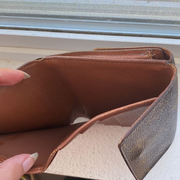 Louis Vuitton Elise compact wallets in great condition - Picture 12 of 12